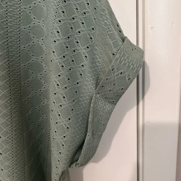 Green Boxy Cuffed Sleeve T-Shirt Eyelet Design - Picture 3 of 8